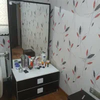 تخت خواب و میز آرایشی (۲ کشو دار  و آینه ) ایکیا|تخت و سرویس خواب|شیراز, نیایش|دیوار