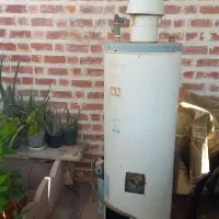 یکعددآبگرمکن ودرب هال