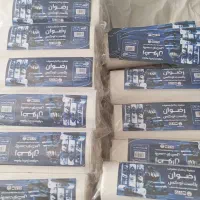 سفره یکبار مصرف سفید و گل دار