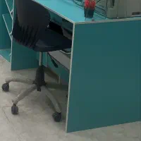 ست اداری شامل ۴ میز و شلف روی میز