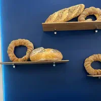 فروشنده خانم قنادی در شعبه تهرانپارس و جنت اباد