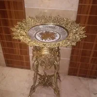 کنار سالنی جا میوه خوری برنزی برنجی پایه بلند|ظروف سرو و پذیرایی|تهران, دریاچه شهدای خلیج فارس|دیوار