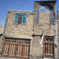 یک-باب-منزل-مسکونی-به-همراه-یک-پلاک-زمین
