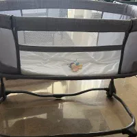 تخت کنار مادر