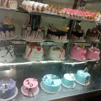 یک همکار جهت فروشندگی شیف عصر