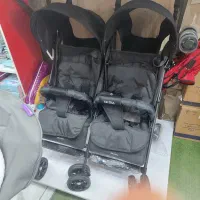 یک عدد کالسکه دوقلویی تمیز درحد نو