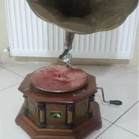 گرامافون هندلی و دوربین تلسکپی|کلکسیون اشیاء عتیقه|همدان, |دیوار