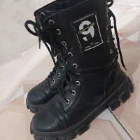 دو جفت پوتین کاملا نو