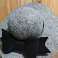 2 عدد کلاه نو فروشی|لباس|فردیس, منظریه|دیوار