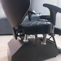 وسایل ارایشگاه میز ناخن تخت پاکسازی صندلی میکاپ|آرایشگاه و سالن‌های زیبایی|یزد, |دیوار