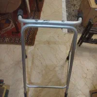 واکر آلومینیومی قابل‌تنظیم، سالم و تمیز