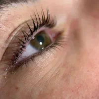 خدمات اکستنشن مژه کاشت مژه موقت لیفت مژه و ابرو