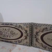 یک جفت پشتی کرم زرشکی