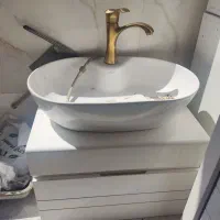 روشویی سنگی ایستاده و روشویی دیواری