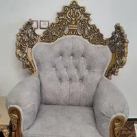 یک دست مبل سلطنتی ۷ نفره در حد نو  همراه با عسلی