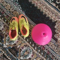 کفش فوتبال با کنز