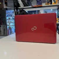 لپ‌تاپ خوش‌رنگ و اقتصادی Fujitsu قرمز چشمگیر