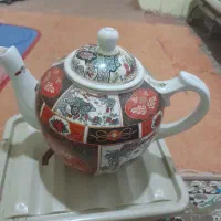 یک قوری چینی بزرگ