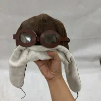 کلاه خلبانی و هواپیما(دکور عکاسی)