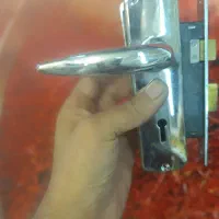 قفل و دستگیره