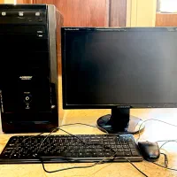 یک دستگاه کامپیوتر در حد نو