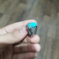 یک عدد انگشتر نقره با سنگ فیروزه نیشابور