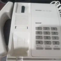 دو عدد تلفن رومیزی