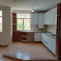 واحد آرام و غرق نور