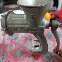 چرخ گوشت دستی قدیمی