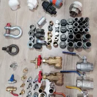 تعدادی شیرآلات گازی و آبی و دیگر لوازم لوله کشی