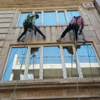 کار در ارتفاع.پیچ و رول پلاک سنگ.کاردرارتفاع