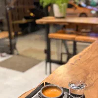 باریستا یا کمک باریستا خانوم همراه با اموزش رایگان