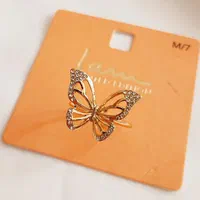 انگشتر طلایی تکی پروانه نگینی برای بانوی لاکچری