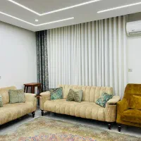 مبلمان 7نفره همراه با 4تا گل میزی به فروش میرسد