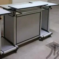 میز تحریر و کامپیوتر چندگانه