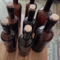 بطری بزرگ سالم  .پک کوچیک استکان|ظروف نگهدارنده، پلاستیکی، یک‌بارمصرف|کیش, |دیوار