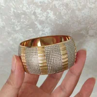 تکپوش و گوشواره حلقه ای