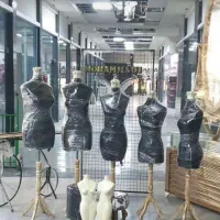 منشی فروش در فروشگاه