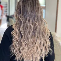 دستیار رنگ و لایت با شرایط ذکر شده|استخدام درمانی، زیبایی، بهداشتی|تهران, صادقیه|دیوار