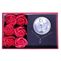 گردنبند مروارید عشق همراه باکس‌گل