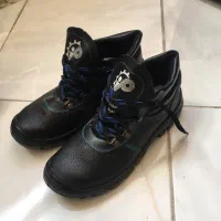 دو جفت کفش کار ایمنی