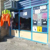 یک عدد درب سه تیکه سالم و تمیز، آماده استفاده