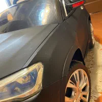 ماشین شارژی مشکی کربن بسیار تمیز
