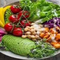 کمک آشپز رستوران گیاهی دکتر کافی