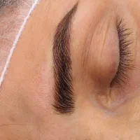 تخفیف ویژه آرایش دائم در قوچان ابرو، لب و بن‌مژه