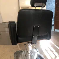 صندلی و آیینه کنسول پیرایشگاه مردانه
