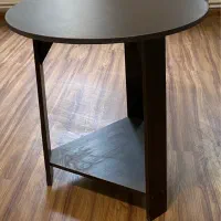 میز گرد سه پایه