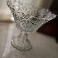 ظرف پایه دار