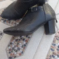 کفش|کیف، کفش، کمربند|اهر, |دیوار