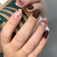 خدمات کاشت ناخن و آموزش